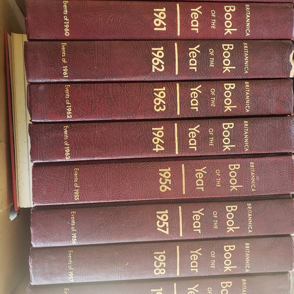 Books - Picture 2 of 4